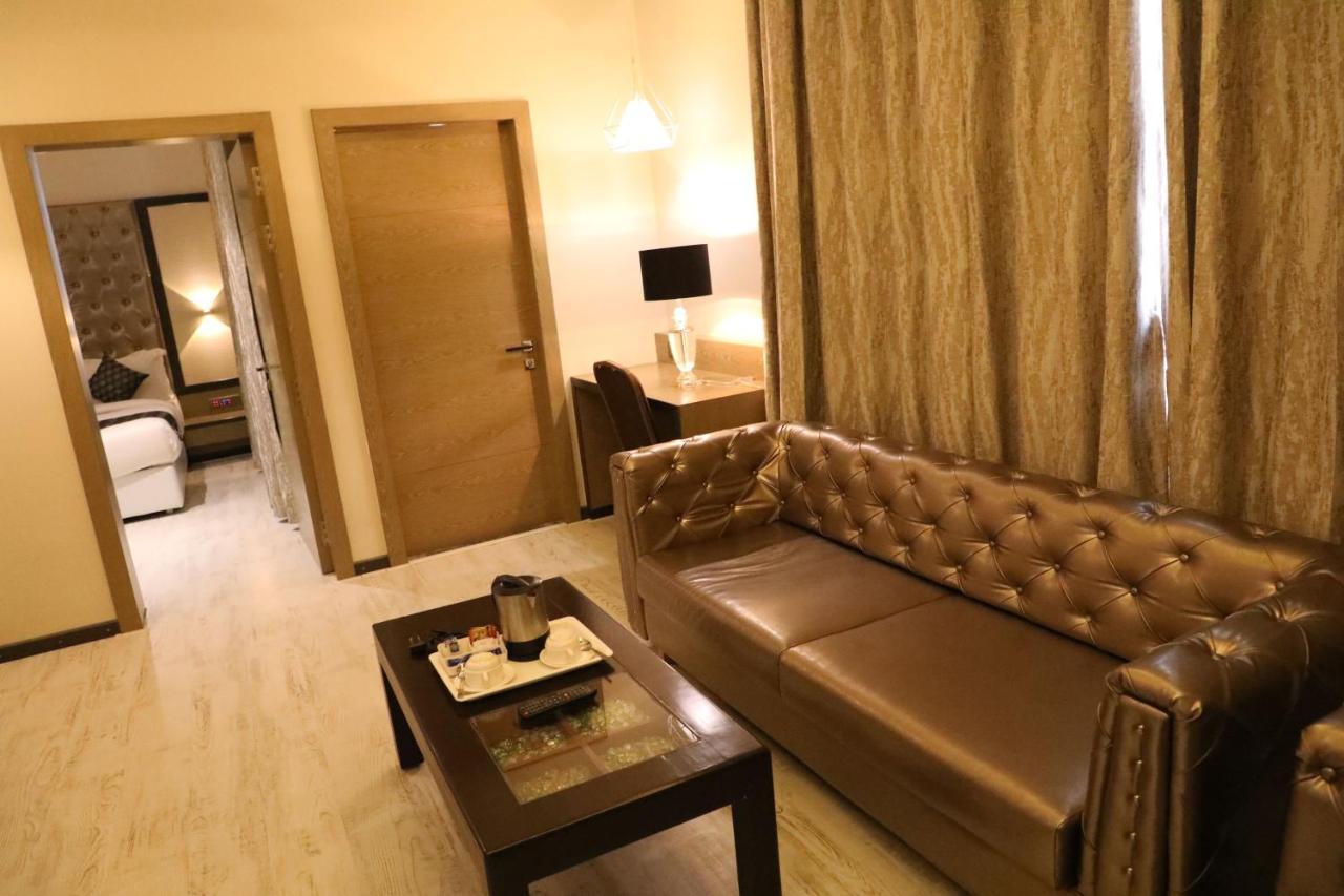 The Imperial Grand Hotel Ujjain Buitenkant foto