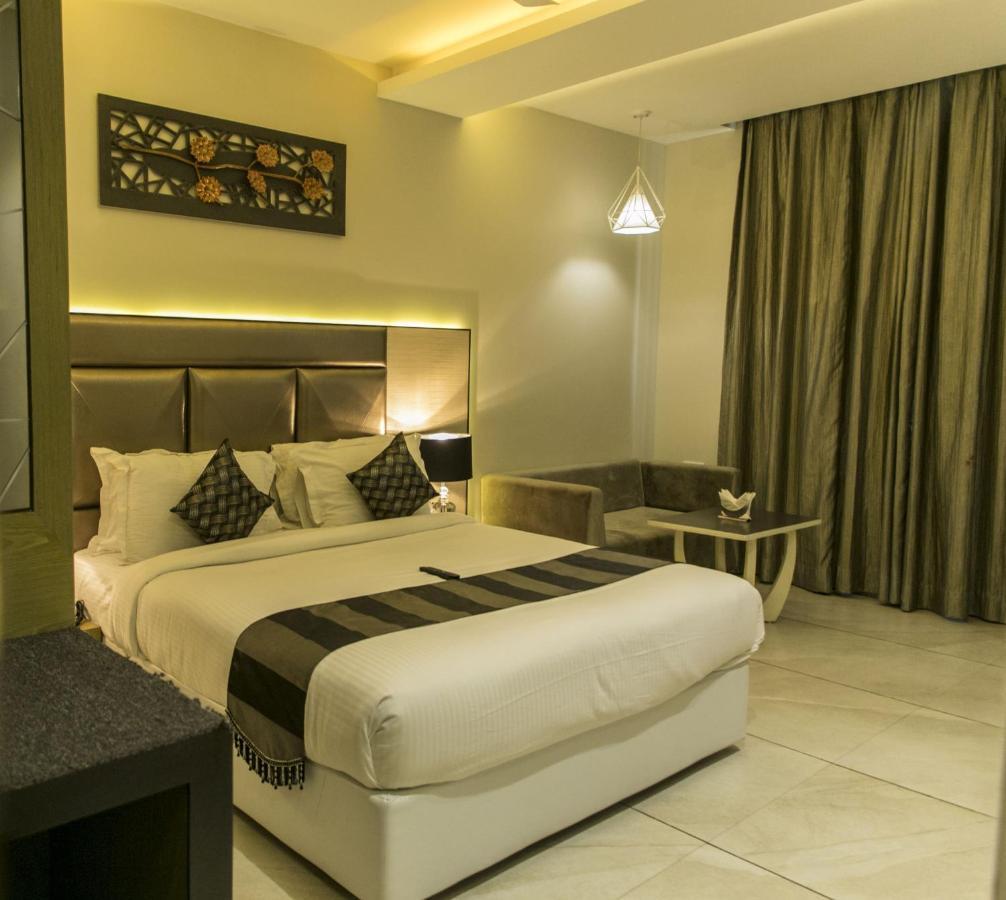 The Imperial Grand Hotel Ujjain Buitenkant foto