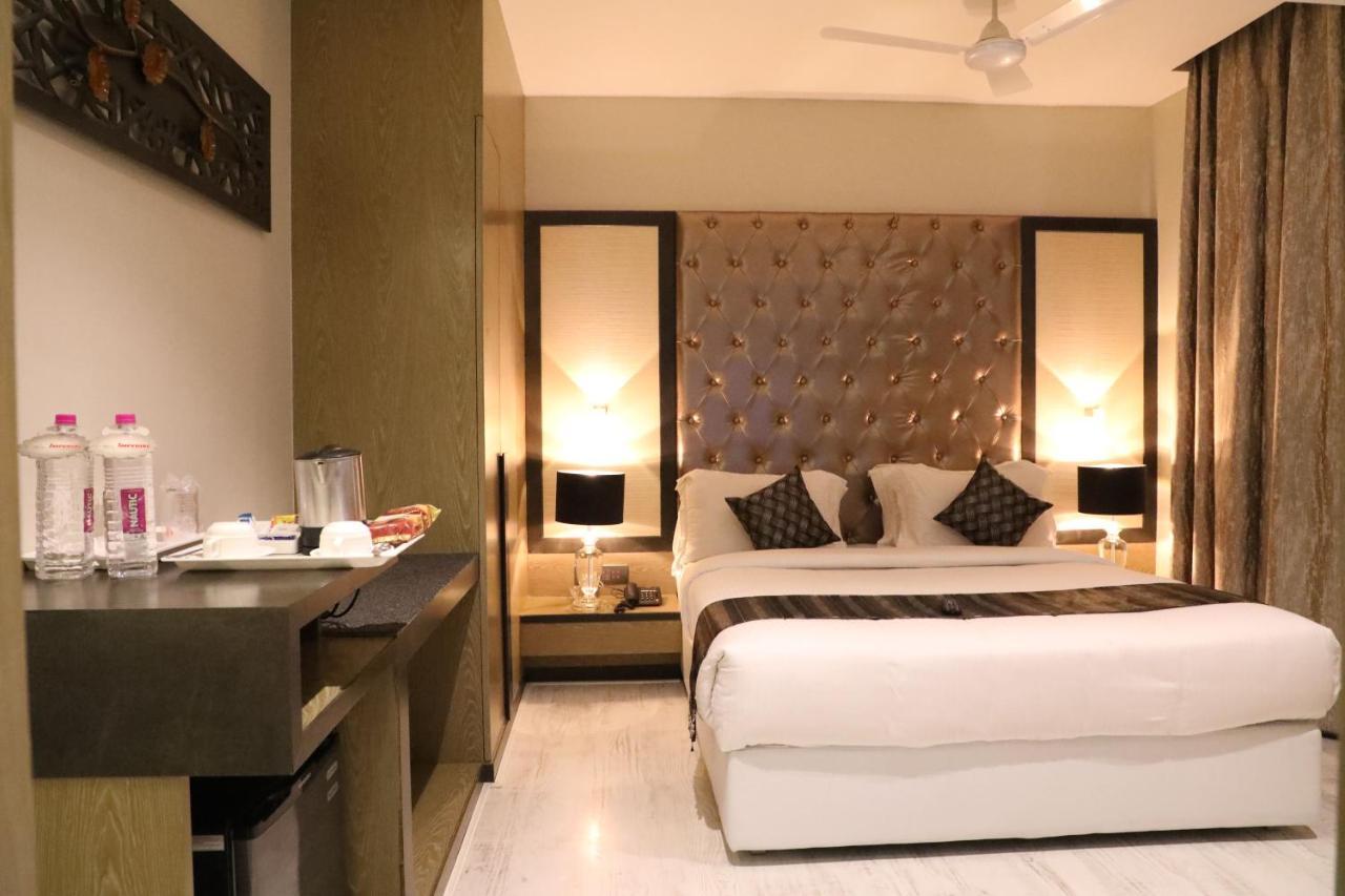 The Imperial Grand Hotel Ujjain Buitenkant foto