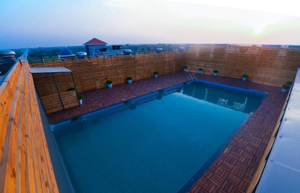 The Imperial Grand Hotel Ujjain Buitenkant foto