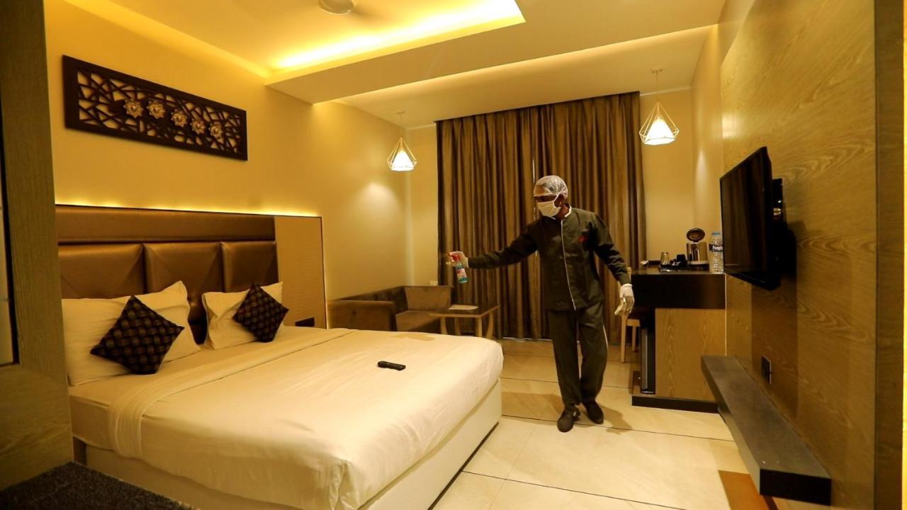 The Imperial Grand Hotel Ujjain Buitenkant foto